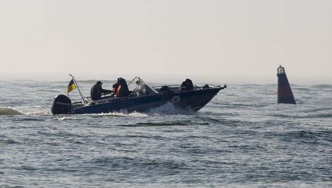 Спасатели на месте крушения катера под Одессой, 18 октября 2015