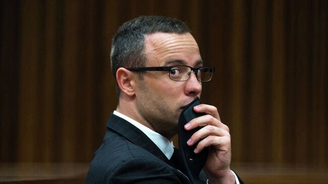 Шестикратный чемпион Паралимпийских игр Оскар Писториус в суде Претории, ЮАР