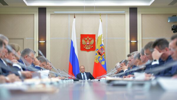 Президент России Владимир Путин во время заседания президиума Госсовета РФ в резиденции Ново-Огарево