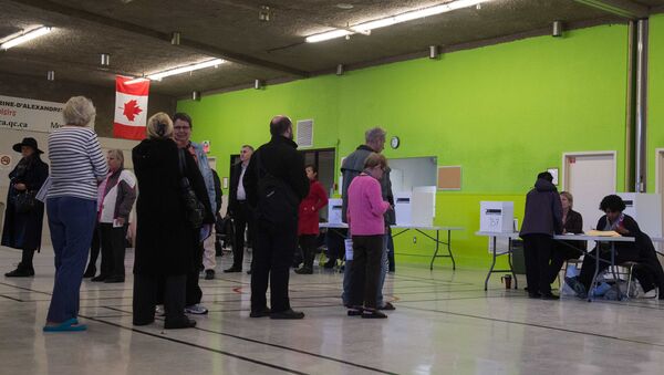 Канадцы на избирательном участке в Монреале