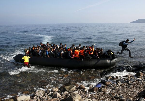 Прибытие лодки с мигрантами на греческий остров Лесбос