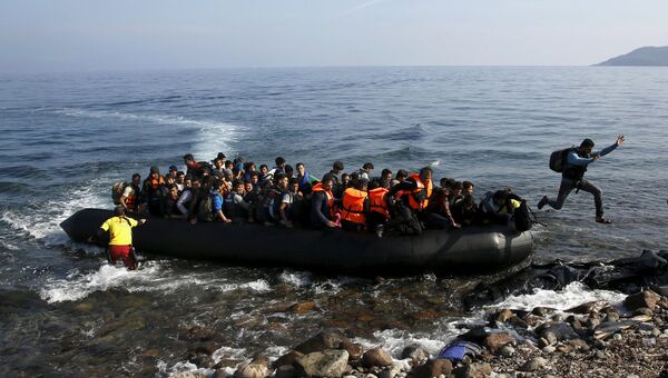 Прибытие лодки с мигрантами на греческий остров Лесбос