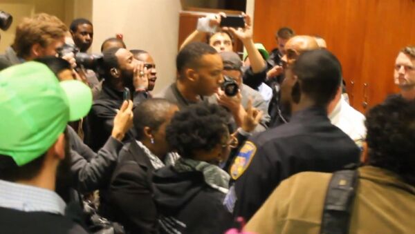 Балтиморцы ворвались в мэрию из-за несогласия с кандидатурой шефа полиции
