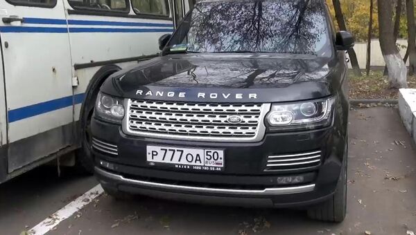 Автомобиль Рендж Ровер, на котором после совершения убийства в администрации Красногорска скрылся подозреваемый в серии убийств Амиран Георгадзе