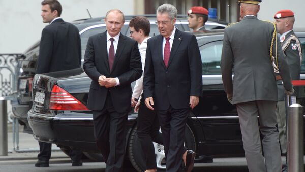 Президент России Владимир Путин и федеральный президент Австрийской Республики Хайнц Фишер. Австрия, 2014 год