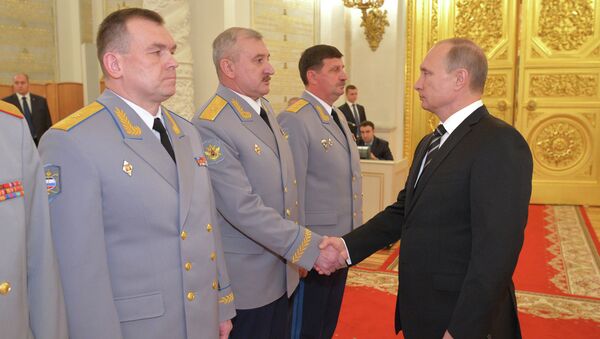 Президент России Владимир Путин на церемонии представления в Большом Кремлевском дворце высших офицеров по случаю их назначения на вышестоящие командные должности