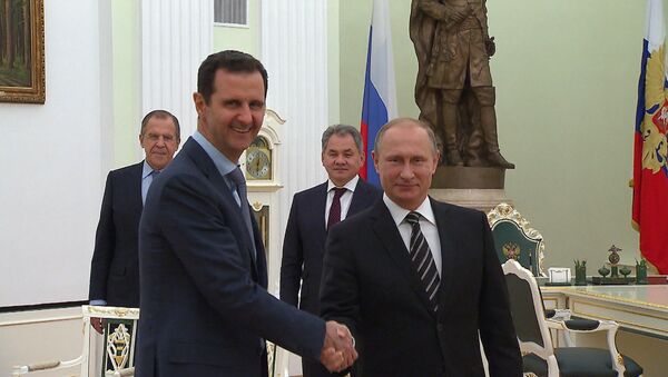 Асад на встрече в Москве пожал руку Путину и поблагодарил за помощь Сирии