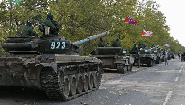 Танки, отводимые от линии соприкосновения ДНР на специально подготовленные площадки, в Донецкой области