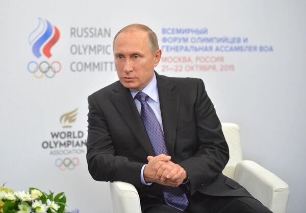 Президент России Владимир Путин во время встречи с президентом Международного олимпийского комитета Томасом Бахом в рамках первого Всемирного форума олимпийцев (WOF) в Москве