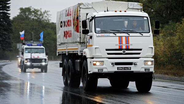 Автомобили конвоя МЧС РФ с гуманитарной помощью для жителей Донецкой и Луганской областей. Аохивное фото