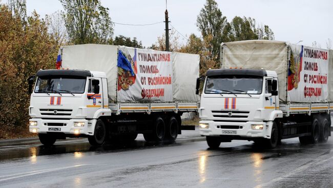 Автомобили конвоя МЧС РФ с гуманитарной помощью. Архивное фото