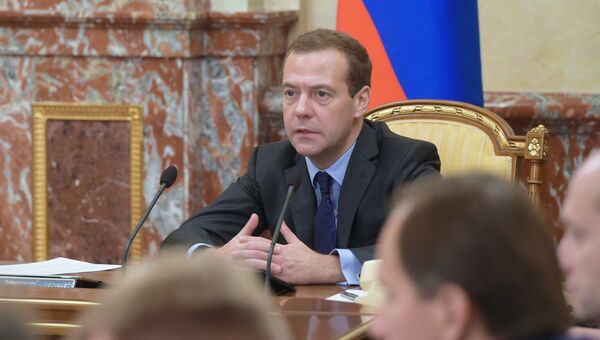 Председатель правительства России Дмитрий Медведев проводит совещание с членами кабинета министров РФ в Доме правительства РФ. Архивное фото
