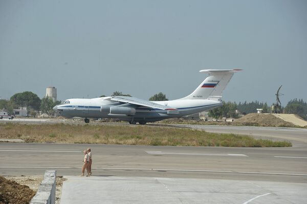 Грузовой самолет ИЛ-76 готовится к взлету с авиабазы Хмеймим (Латакия), Сирия