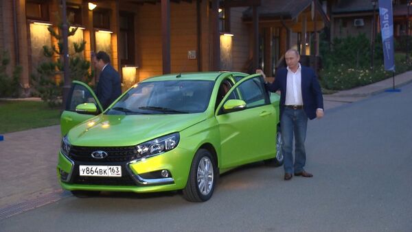 Президенту России представили новую модель автомобиля "Лада Веста". О компании «АвтоВАЗ» сообщили на пресс-конференции по итогам презентации новых моделей АвтоВАЗа