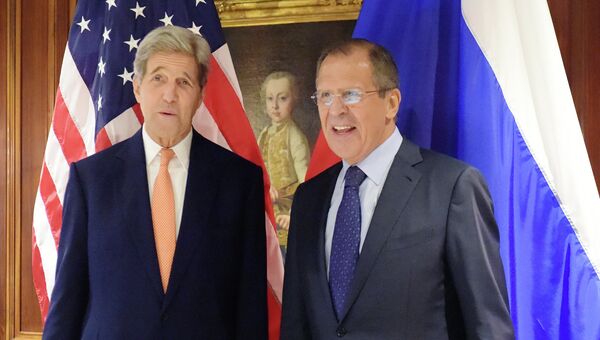Министр иностранных дел России Сергей Лавров и госсекретарь США Джон Керри во время встречи в Вене. Архивное фото