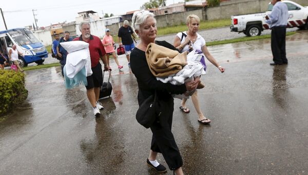 Эвакуация жителей из зоны действия урагана Патрисия в Мексике