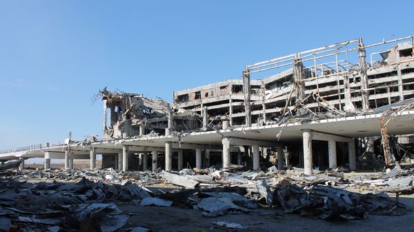 Разрушения в аэропорту города Донецка. Архивное фото