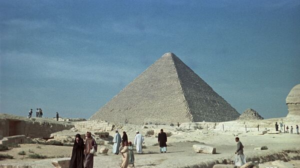 Пирамида Хеопса в Гизе, архивное фото