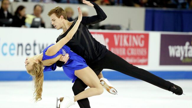 Виктория Синицина и Никита Кацалапов во время выступления на Skate America