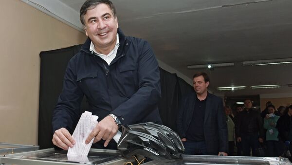 Губернатор Одесской области Михаил Саакашвили на избирательном участке в Одессе во время выборов в органы местного самоуправления.