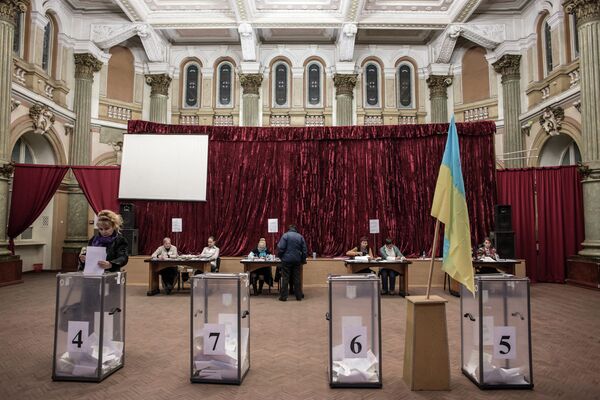 Избирательный участок в Харькове во время выборов в органы местного самоуправления