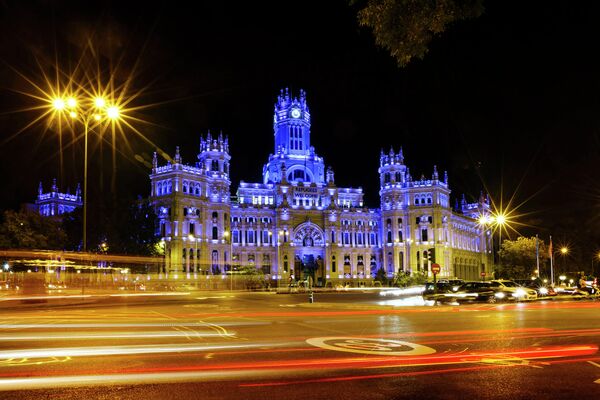 Городская ратуша в Мадриде подсвечена в день 70-летия ООН