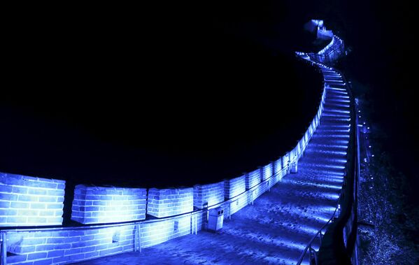 Великая Китайская стена подсвечена в день 70-летия ООН