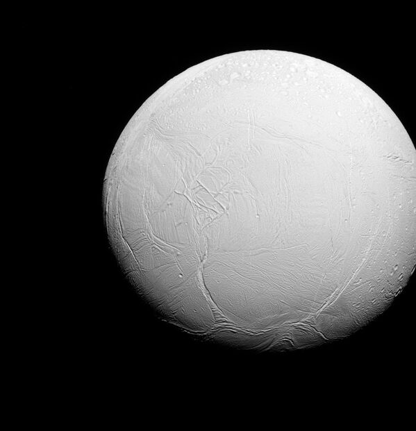 Снимок Энцелада, полученный с помощью аппарата Кассини