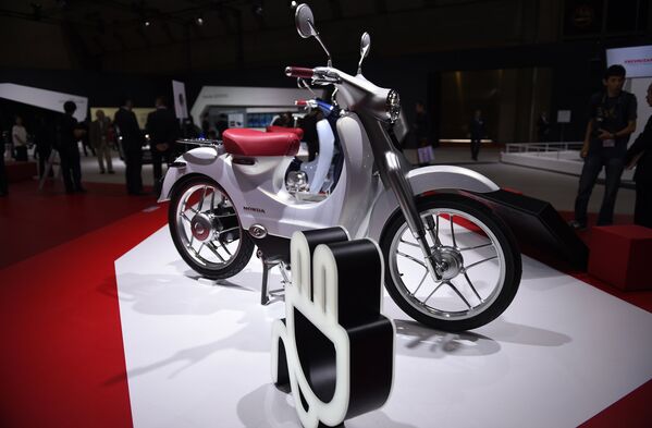Концепт Honda EV-CUB на 44-м автосалоне Tokyo Motor Show 2015 в Токио, Япония