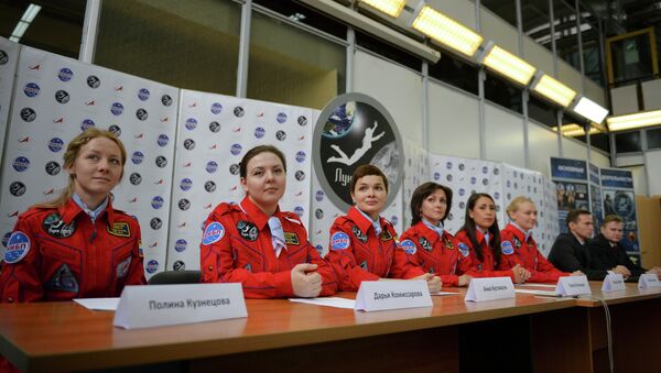 Участницы эксперимента по имитации облета Луны женским экипажем Луна-2015 во время пресс-конференции перед началом эксперимента