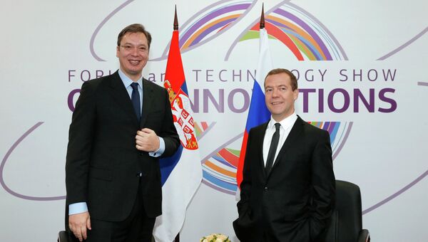 Председатель правительства РФ Дмитрий Медведев и премьер-министр Республики Сербия Александр Вучич на международном форуме Открытые инновации в Москве