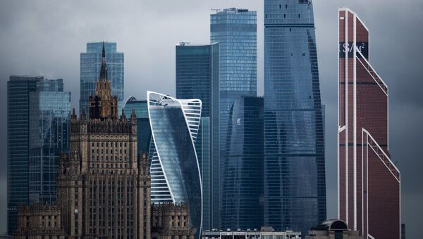 Здание Министерства иностранных дел РФ и Московский международный деловой центр Москва-Сити в Москве. Архивное фото