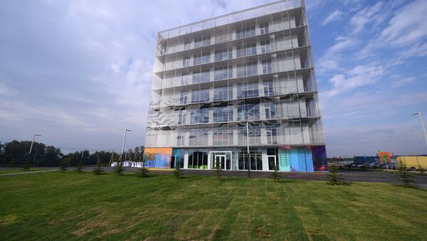Здание Гиперкуб на территории инновационного центра Сколково в Московской области. Архивное фото