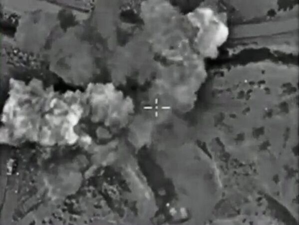 Самолеты российских Воздушно-космических сил нанесли точечные удары по укрепленному опорному пункту террористов в провинции Хама