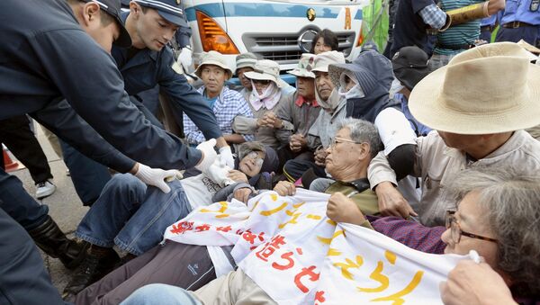 Жители Окинавы протестуют против продолжения работ по военной базе США