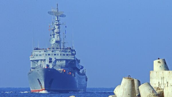 Учебный корабль Балтийского флота РФ Смольный прибывает в порт Балтийска после дальнего похода