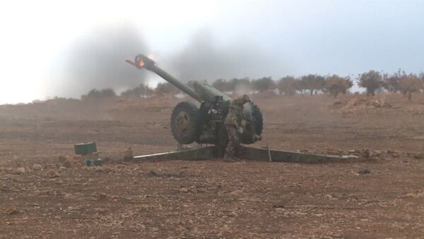 Солдаты сирийской армии ударили по боевикам из Градов и пушек. Кадры боя