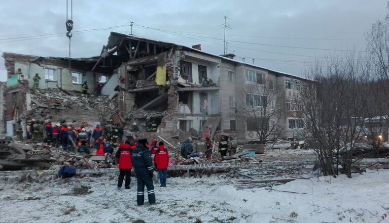 На месте взрыва газа в доме в поселке Корфовский в Хабаровском крае