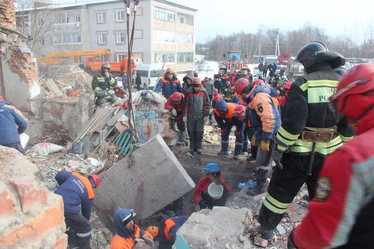 На месте взрыва газа в доме в поселке Корфовский в Хабаровском крае