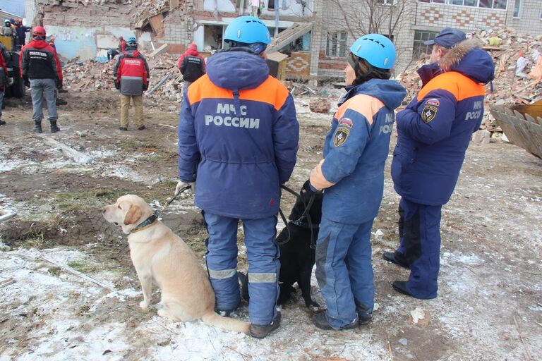 На месте взрыва газа в доме в поселке Корфовский в Хабаровском крае