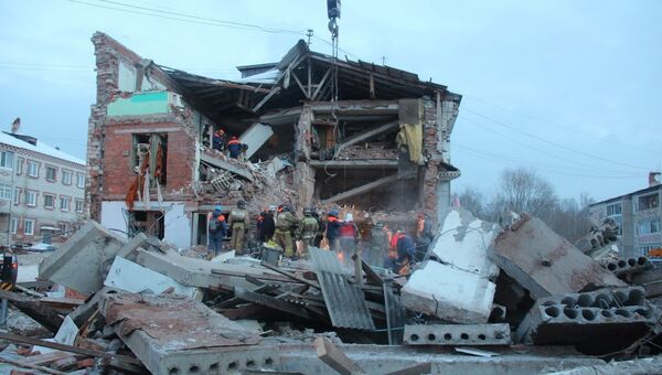 На месте взрыва газа в доме в поселке Корфовский в Хабаровском крае