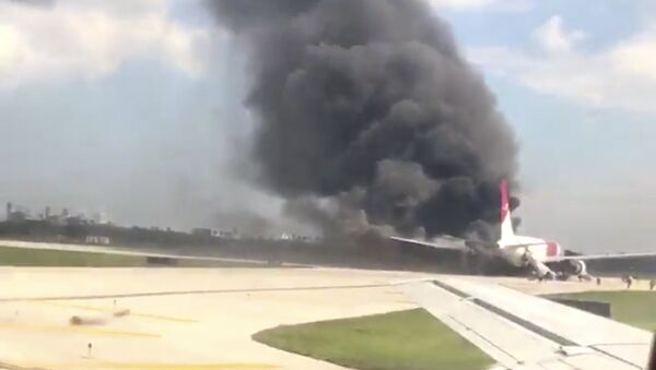 Пожар на борту самолета Boeing 767 в международном аэропорту Форт-Лодердейла штата Флорида