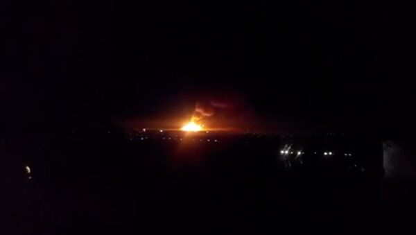 Крупный пожар вспыхнул на складе боеприпасов в Луганской области. Кадры ЧП