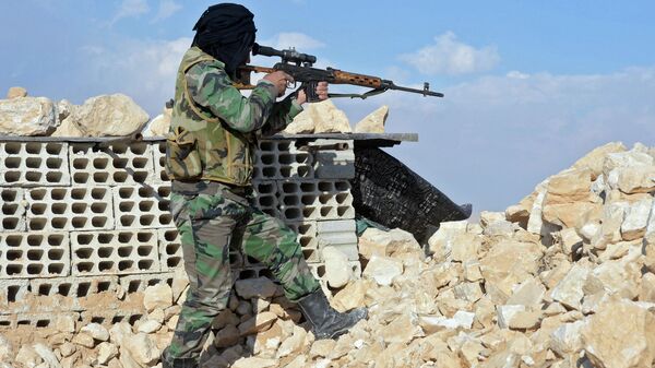 Бойцы движения Хезболлах на передовых позициях Сирийской Арабской Армии (САА) у дороги из Хомса в Пальмиру