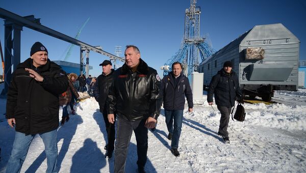 Заместитель председателя правительства РФ Дмитрий Рогозин во время посещения космодрома Восточный в Амурской области