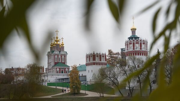 Вид на Новодевичий Богородице-Смоленский монастырь в Москве