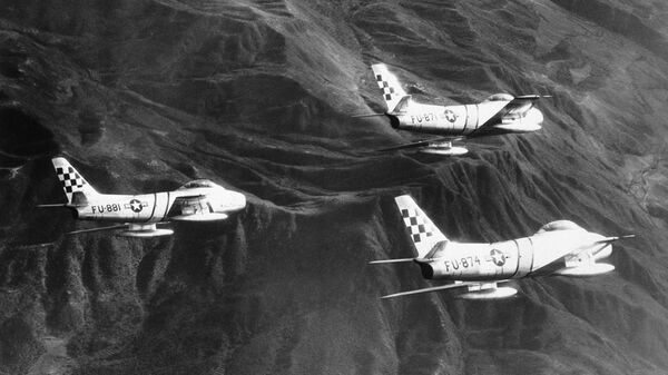 Американские истребители F-86 Сейбр в небе Северной Кореи, 1952 год