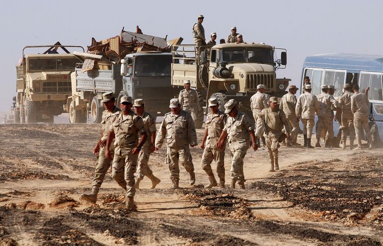 Военнослужащие на месте крушения самолета Airbus A321 авиакомпании Когалымавиа