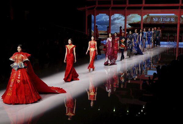 Показ коллекции NE-TIGER во время Недели моды в Китае, Пекин. Октябрь 2015