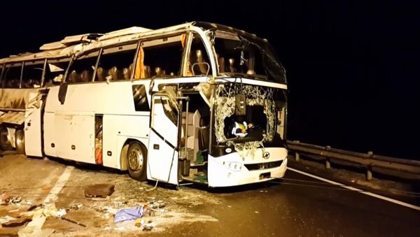 Полицейские убрали с трассы опрокинувшийся пассажирский автобус под Тулой